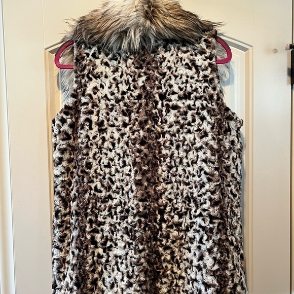 Chic soft sassy warm faux fur collar plush leopard animal print vest Mobwife M - Picture 3 of 6